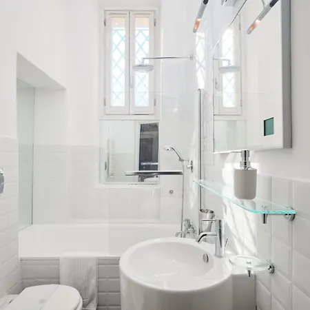Apartamento 5 Minutes From The Colosseo - Free Wi-fi & Netflix