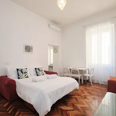 5 Minutes From The Colosseo - Free Wi-fi & Netflix *