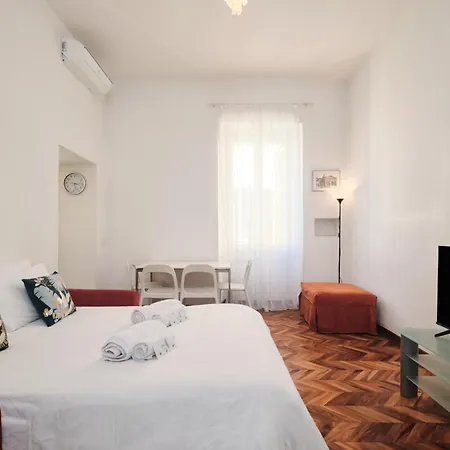 5 Minutes From The Colosseo - Free Wi-fi & Netflix