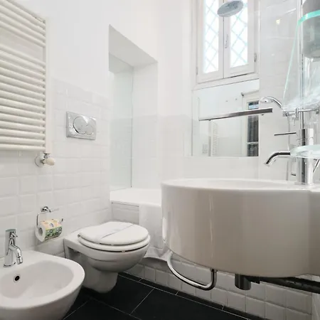 5 Minutes From The Colosseo - Free Wi-fi & Netflix Apartamento