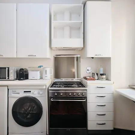 5 Minutes From The Colosseo - Free Wi-fi & Netflix